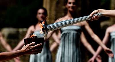 В Древней Олимпии зажгли огонь Игр в Париже: во Франции его ожидают к 8 мая