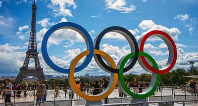 Трансвестит пронесе олімпійський смолоскип під час відкриття Ігор у Парижі