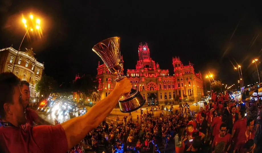 Сборная Испании встретилась с королем и отпраздновала победу на ЧМ-2019 в центре Мадрида
